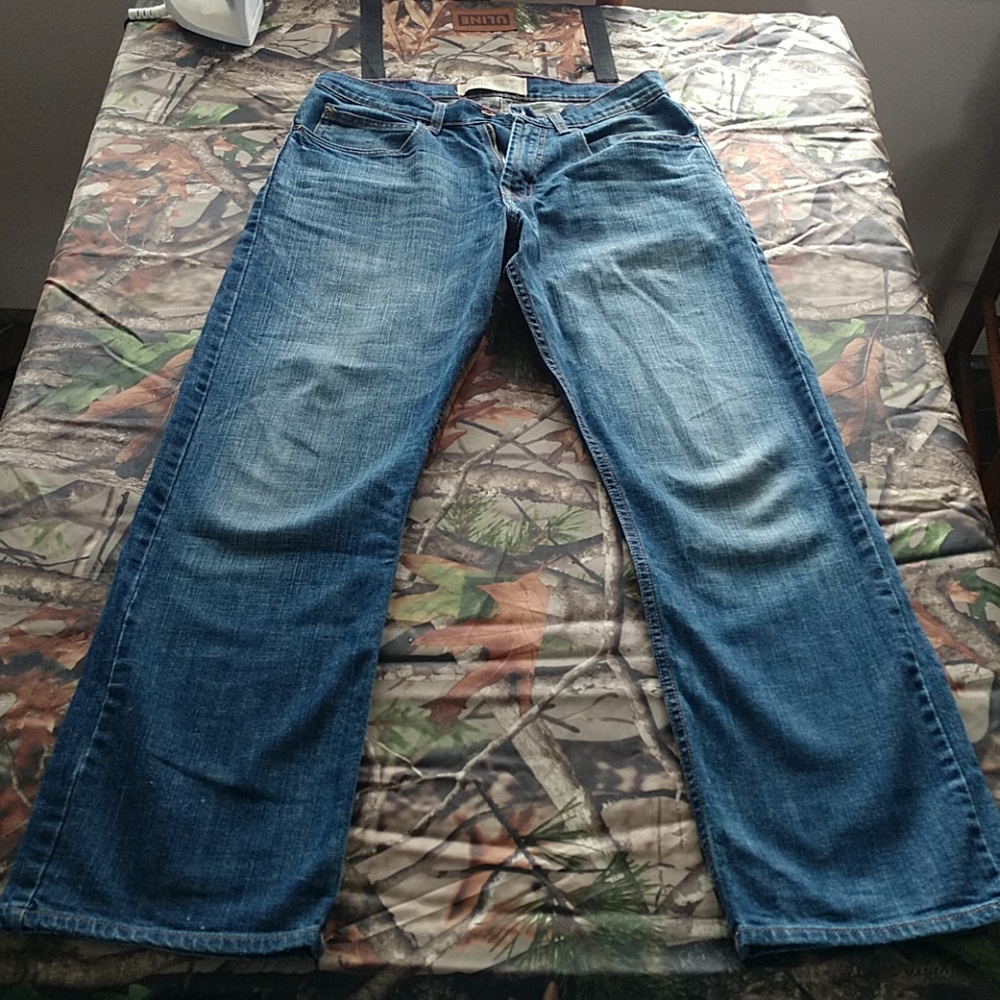 Wrangler Relaxed Straight Mens Jeans